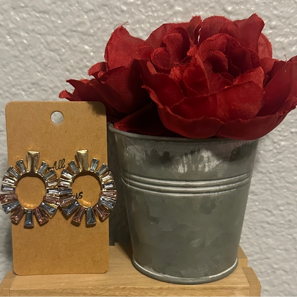 Sunburst Design Earrings - Picture 3 of 3